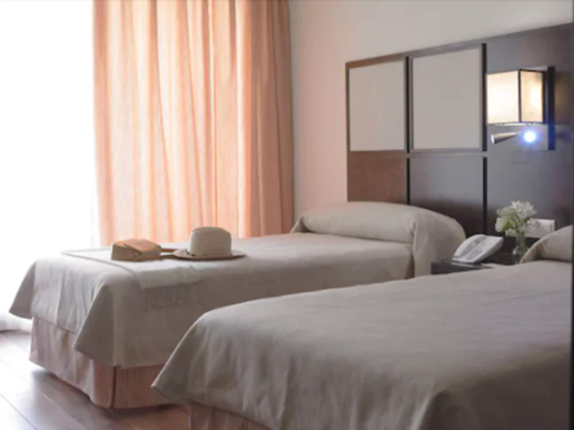 Hotel Isla De La Garena Alcalá de Henares Pokój zdjęcie