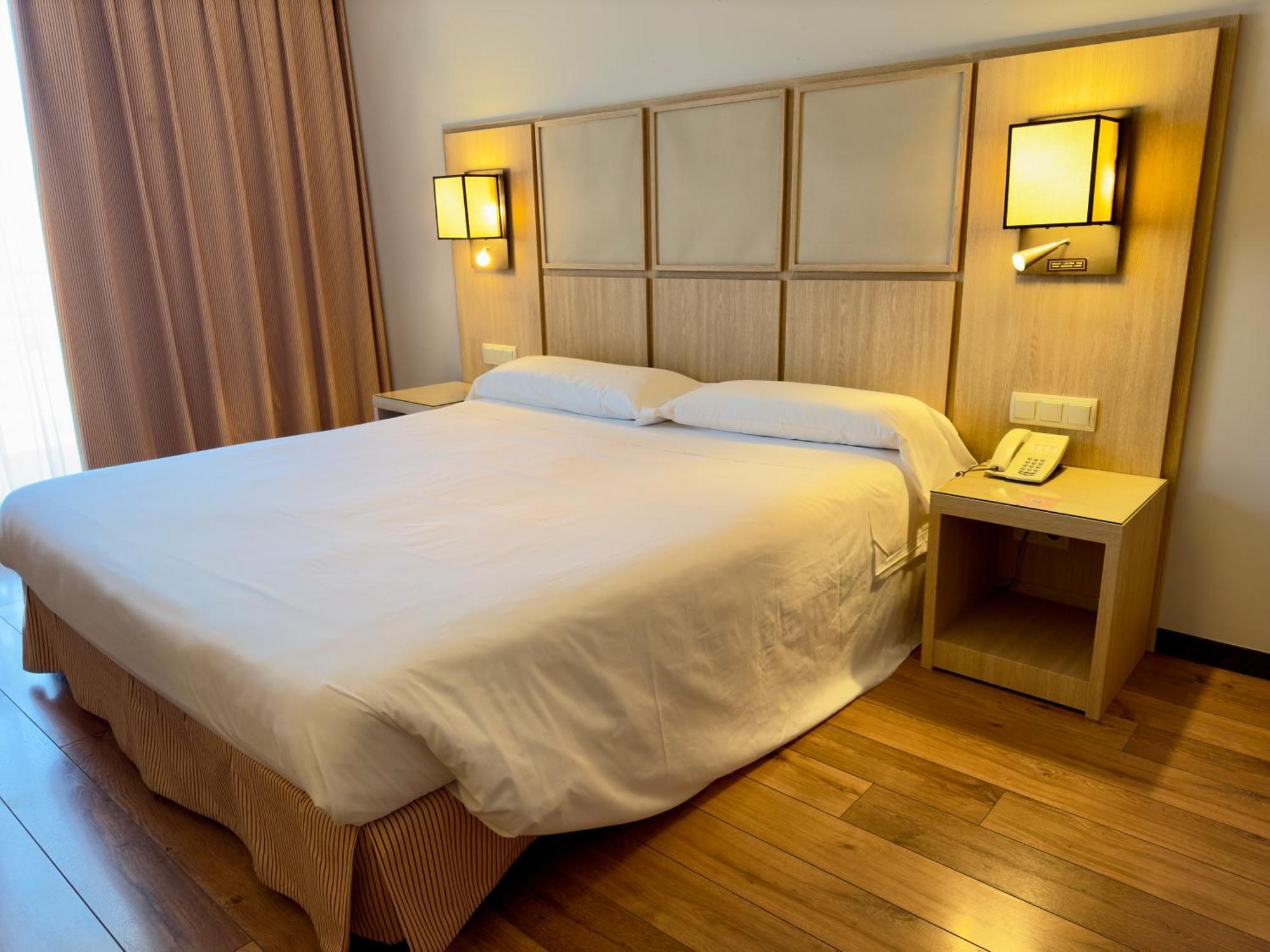 Hotel Isla De La Garena Alcalá de Henares Zewnętrze zdjęcie